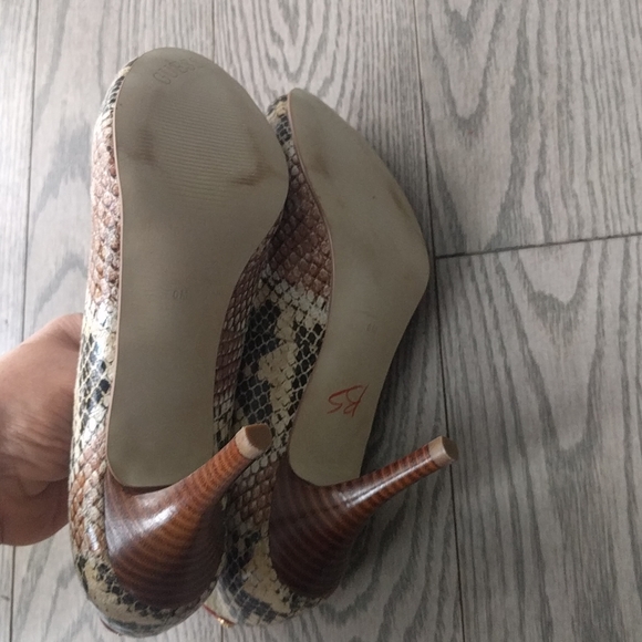 Beautiful shoes by Guess 🌷🌷🌷 - Picture 8 of 12